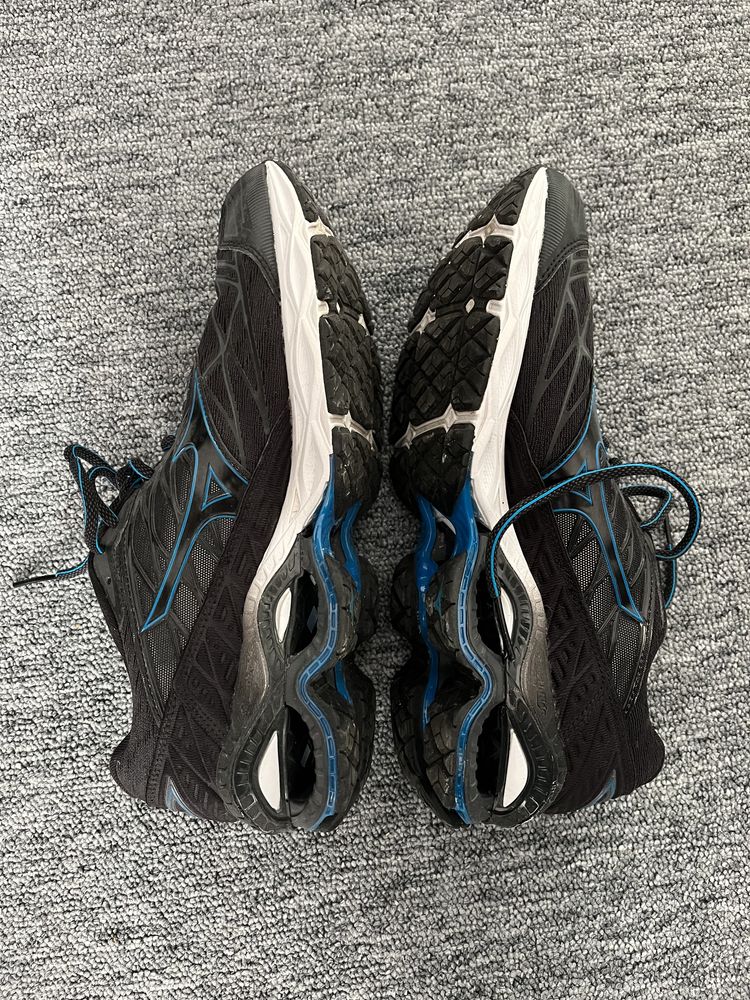 Mizuno Wave Creation 20