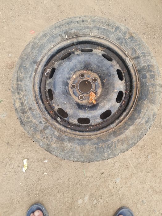 Roti de rezerva pe 15 și 16