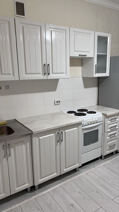 Продам кухню бу белого цвета