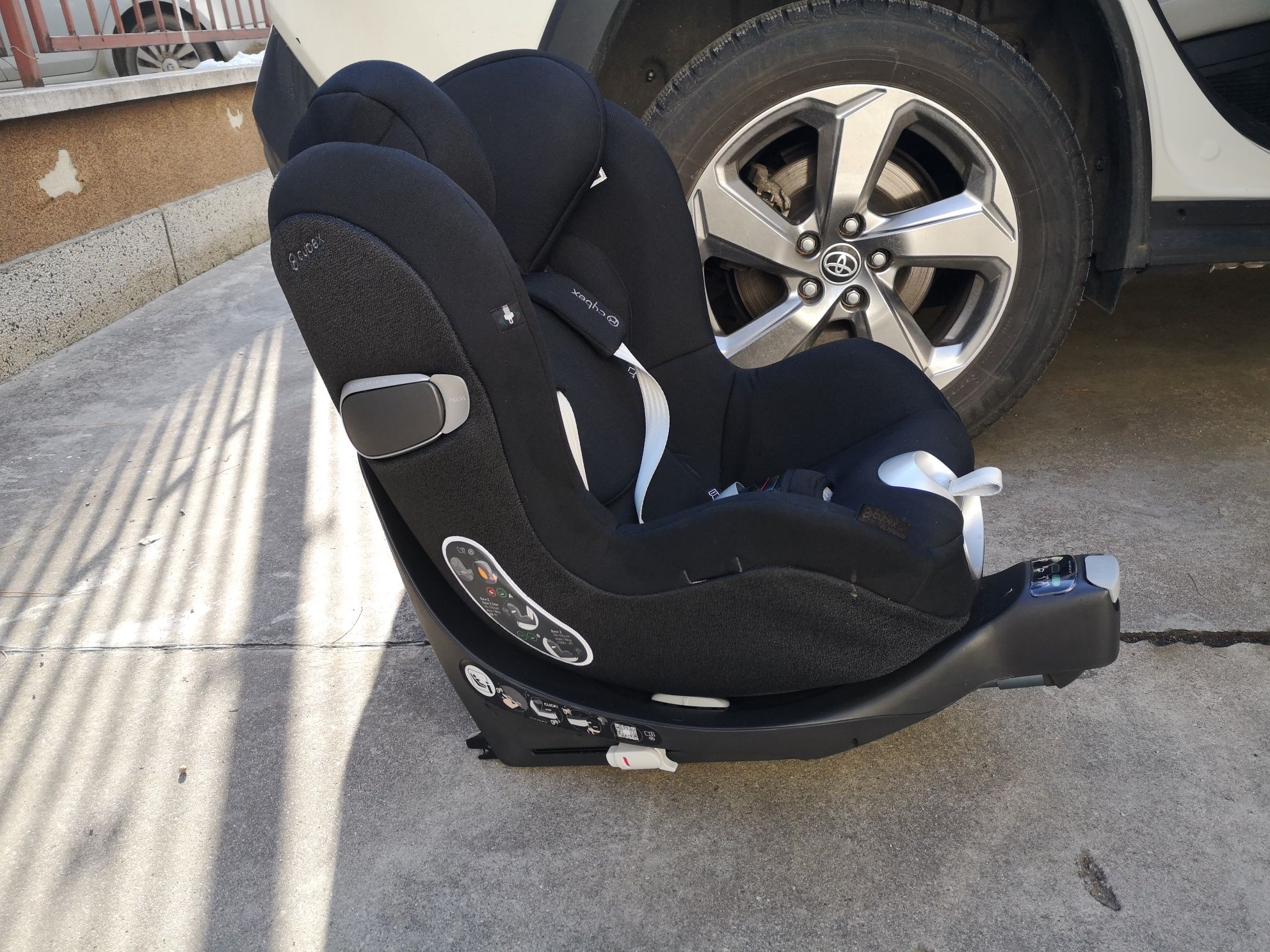 Децко столче за кола и база Cybex, Isofix система за сигурност