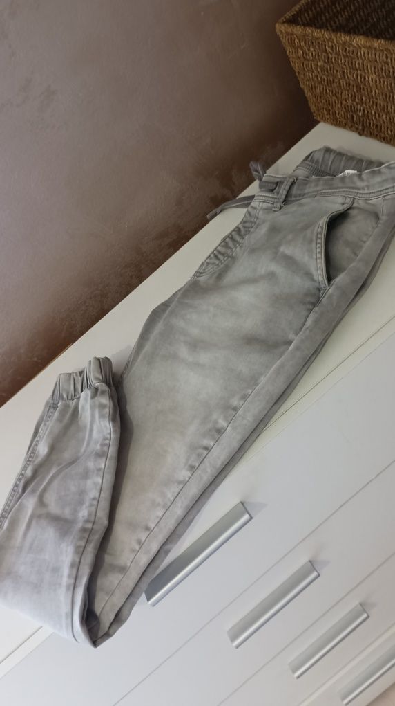 Разпродажба Дамски дънки diesel Pepe jeans и поли л размер