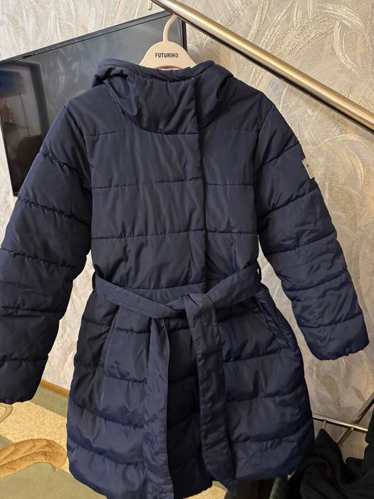 Продам детскую зимнюю куртку,на девочку.