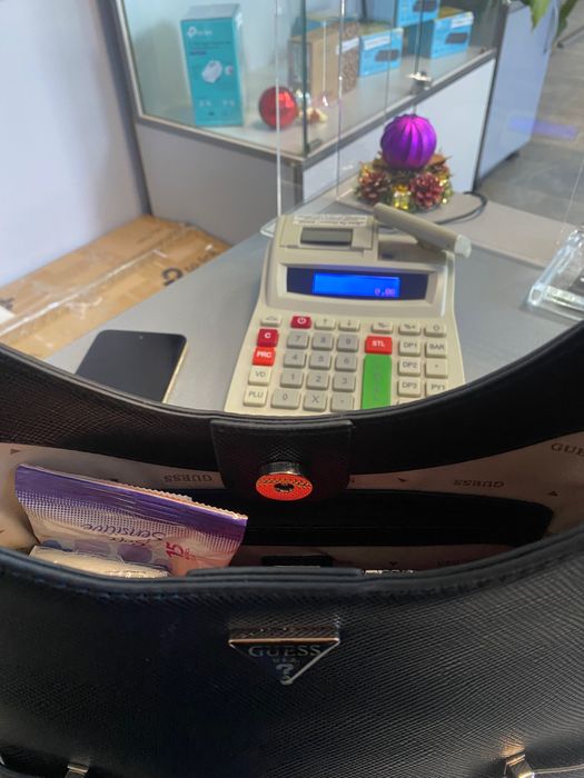 Чанта ,, Guess,,