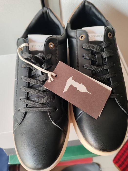 Vind adidași Trusardi din piele eleganti