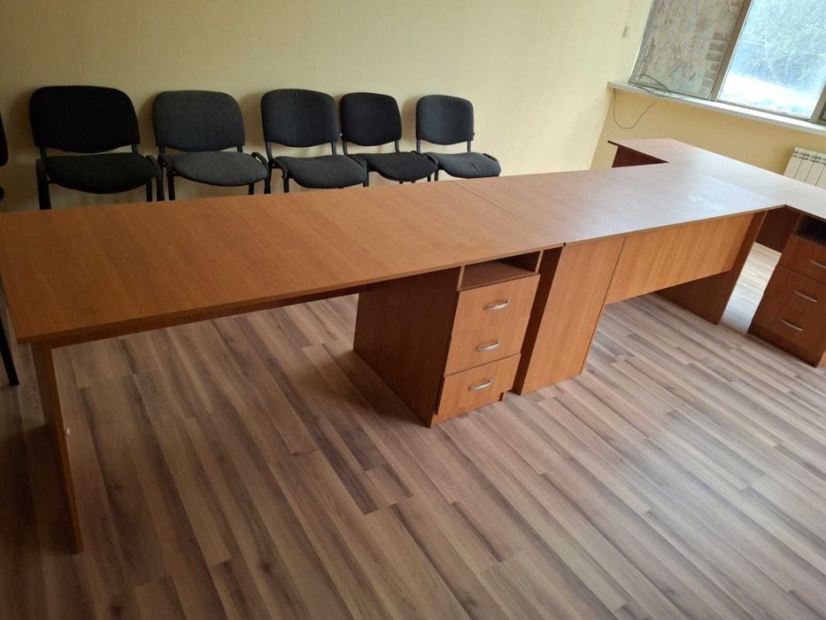 продам офисную мебель,кресло,стулья,столы,шкафы
