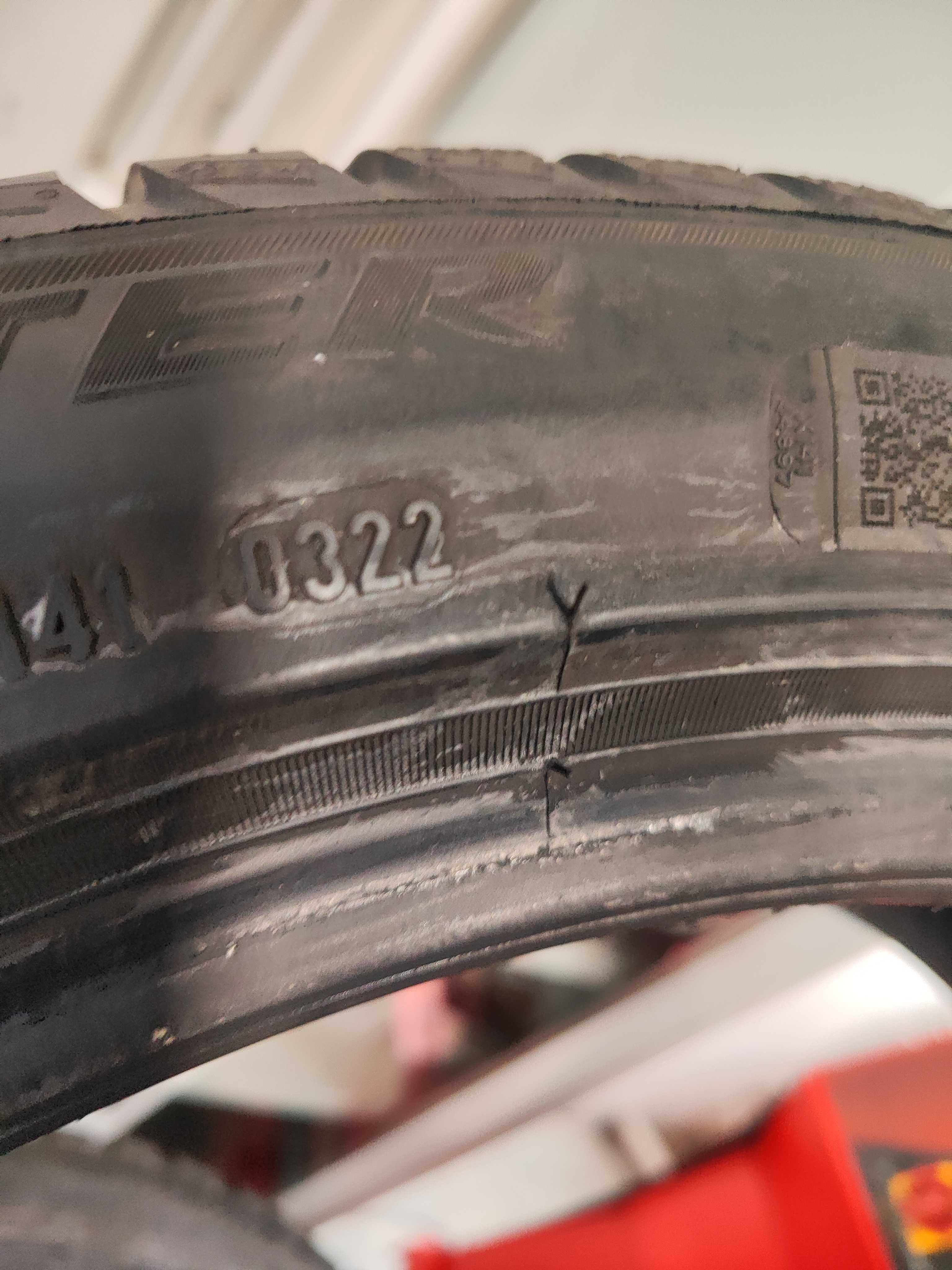 2бр. зимни гуми 225/45/18 Pirelli