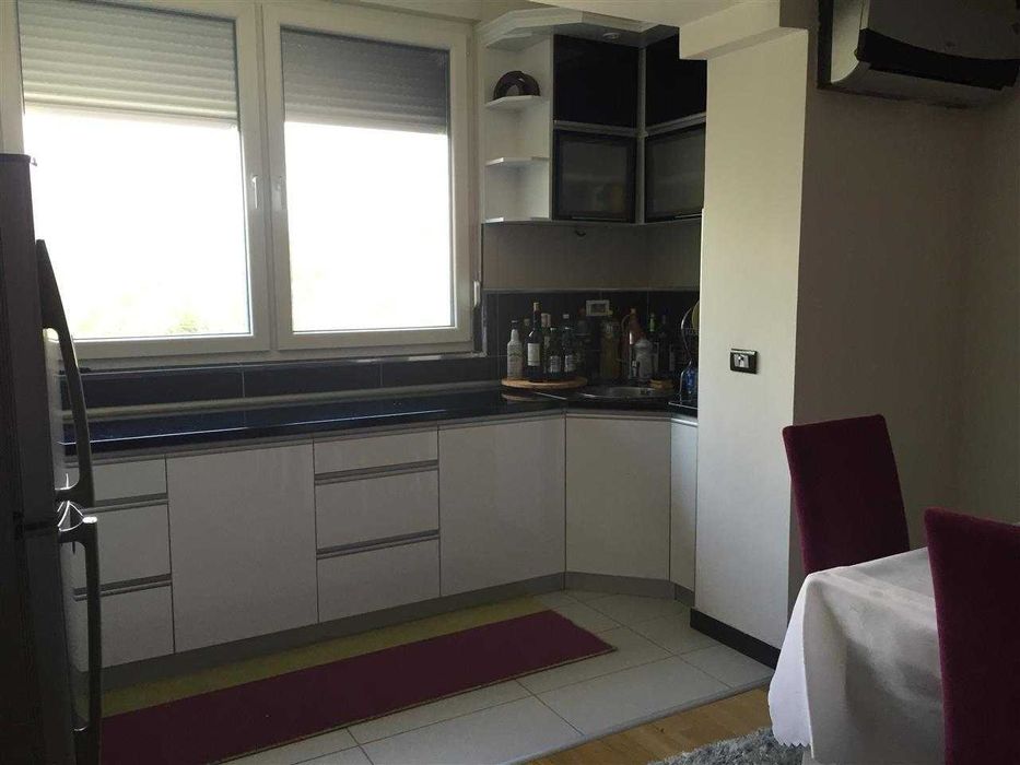 Дава се под наем Двустаен апартамент в Бургас, Лазур - 52 кв.м за 244.8 € - Снимка #2