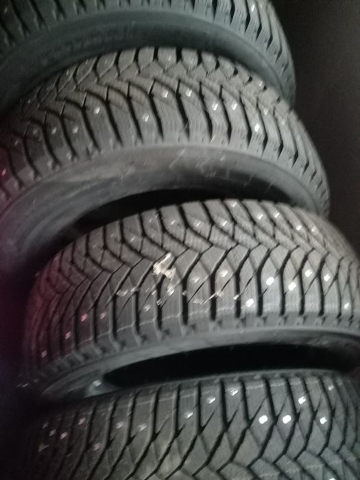 Комплект шин на 205/65/15 новые