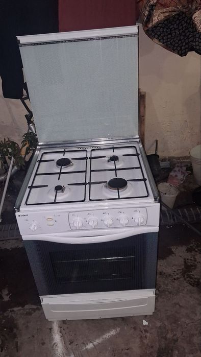 Срочно продаётся газ плита Индизит 60x60x85 плита размер 60х60