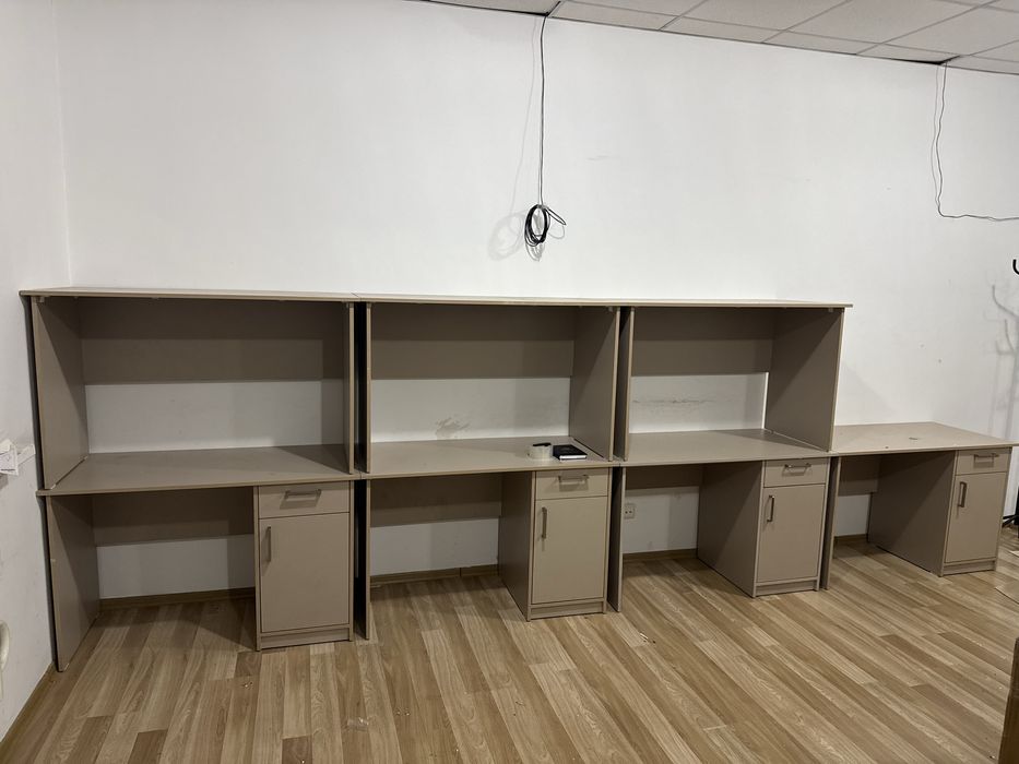 Срочно продается столы и кресли почти новые