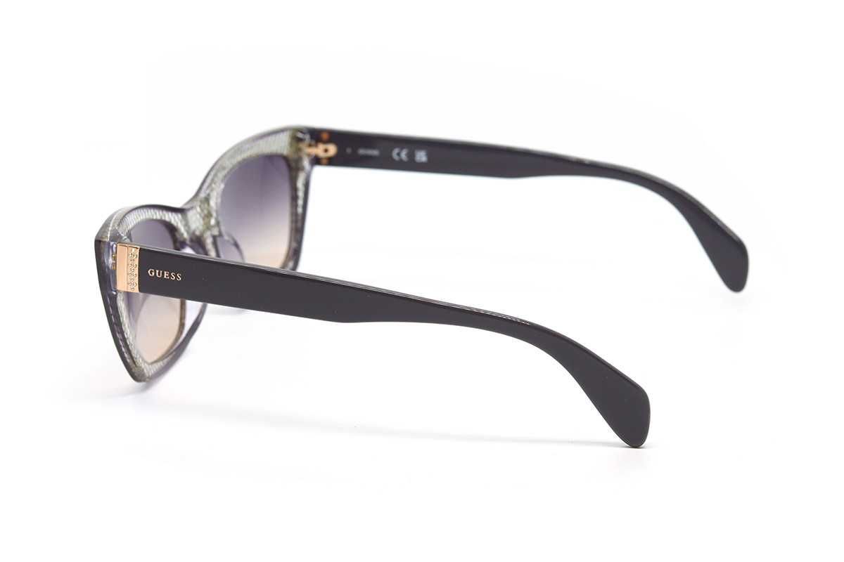 Оригинални дамски слънчеви очила Guess -60%
