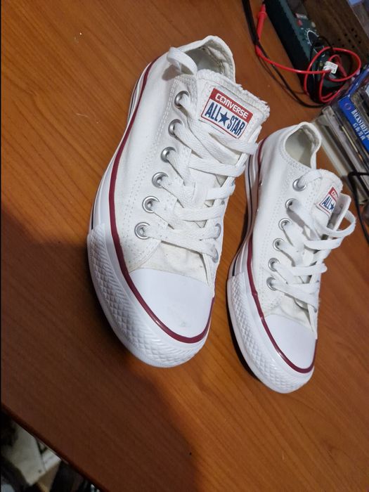 Adidași converse