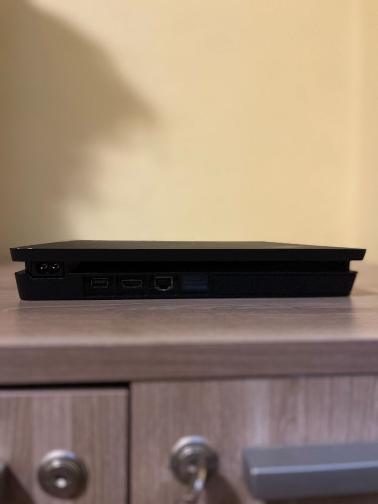 Playstation 4 slim