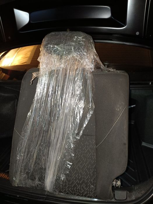 Продам спинку заднего сиденья и заданию фару оригинал