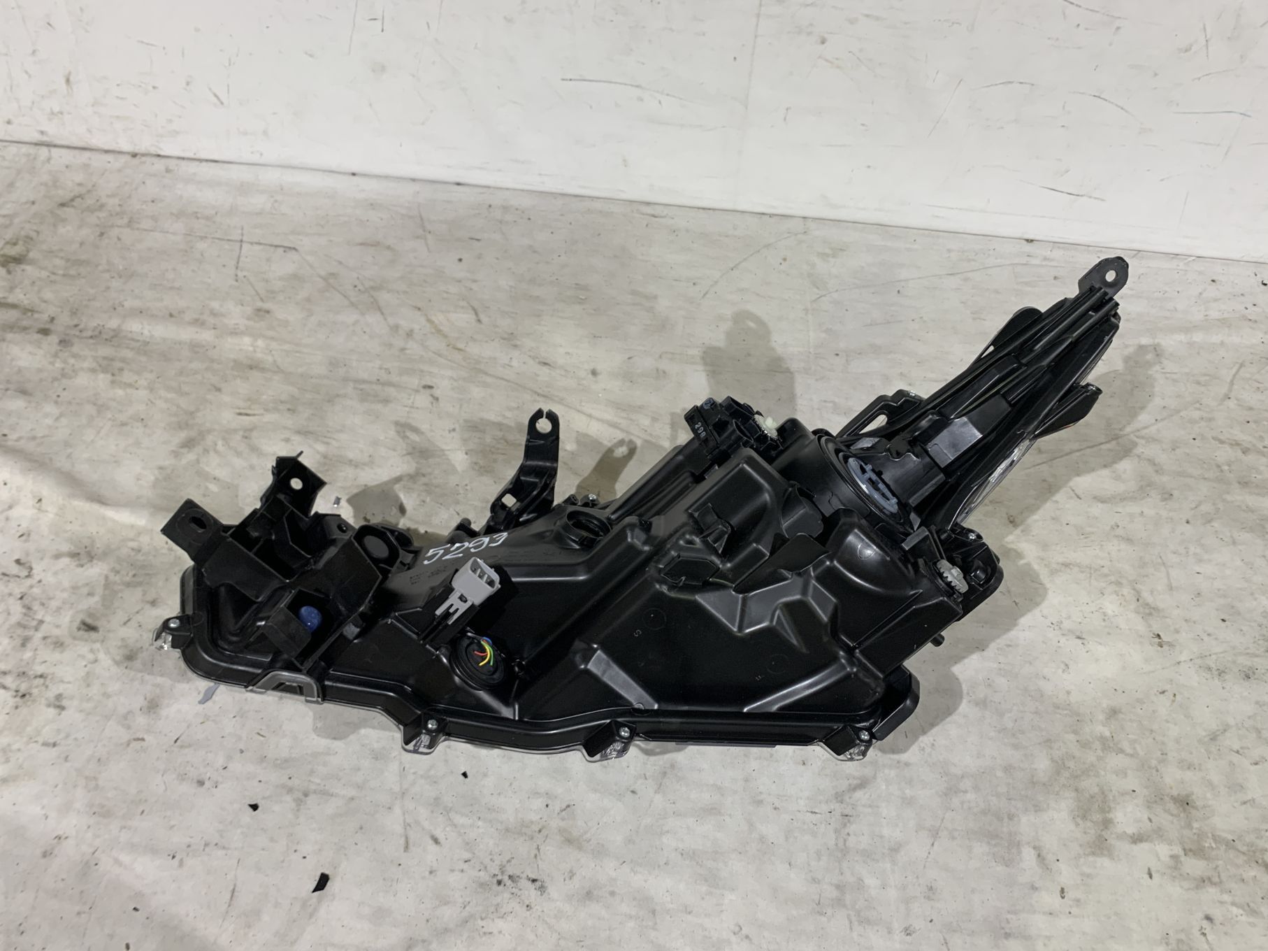 Far dreapta Toyota Corolla, 2019, 2020, 2021, 2022, 2023, cod origine OE 8130-02T31.