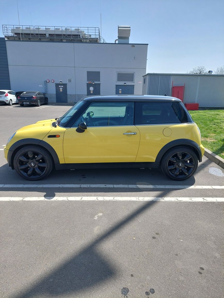Vând Mini Cooper