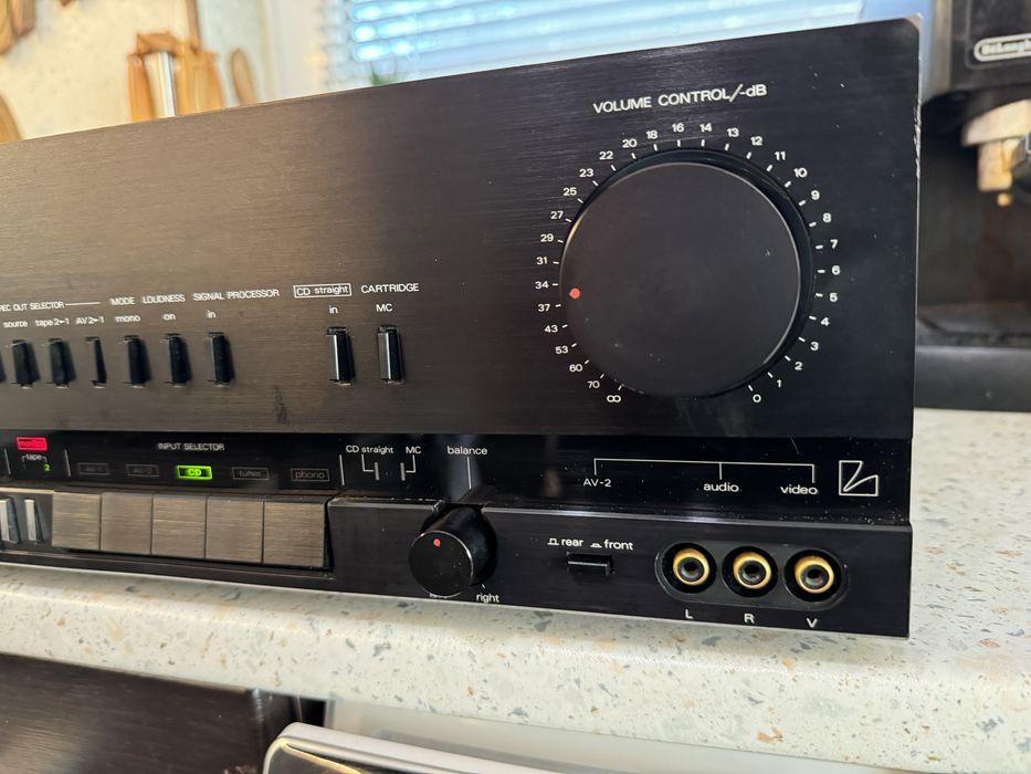 Luxman LV-103u Качествен стерео усилвател
