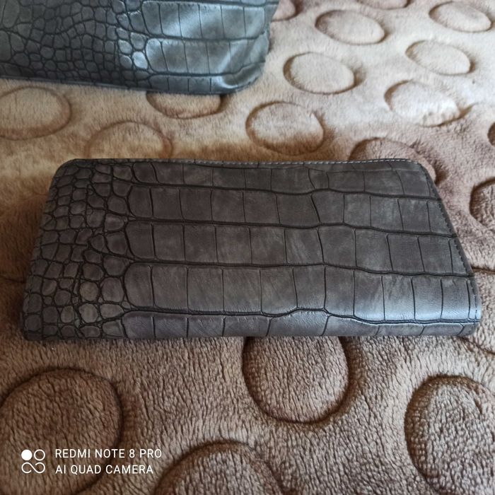 Продавам запазен комплект дамска чанта и портфейл Penelope&Monica Cruz