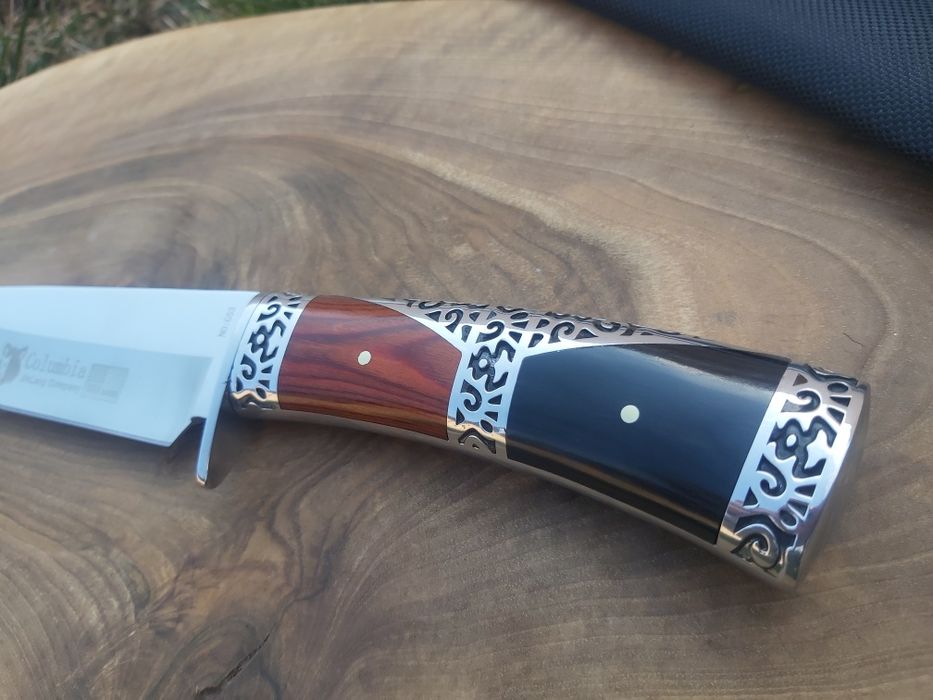 Масивен ловен нож Columbia с полутвърда текстилна кания