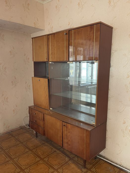 Шкаф  Сервант и тумбочка