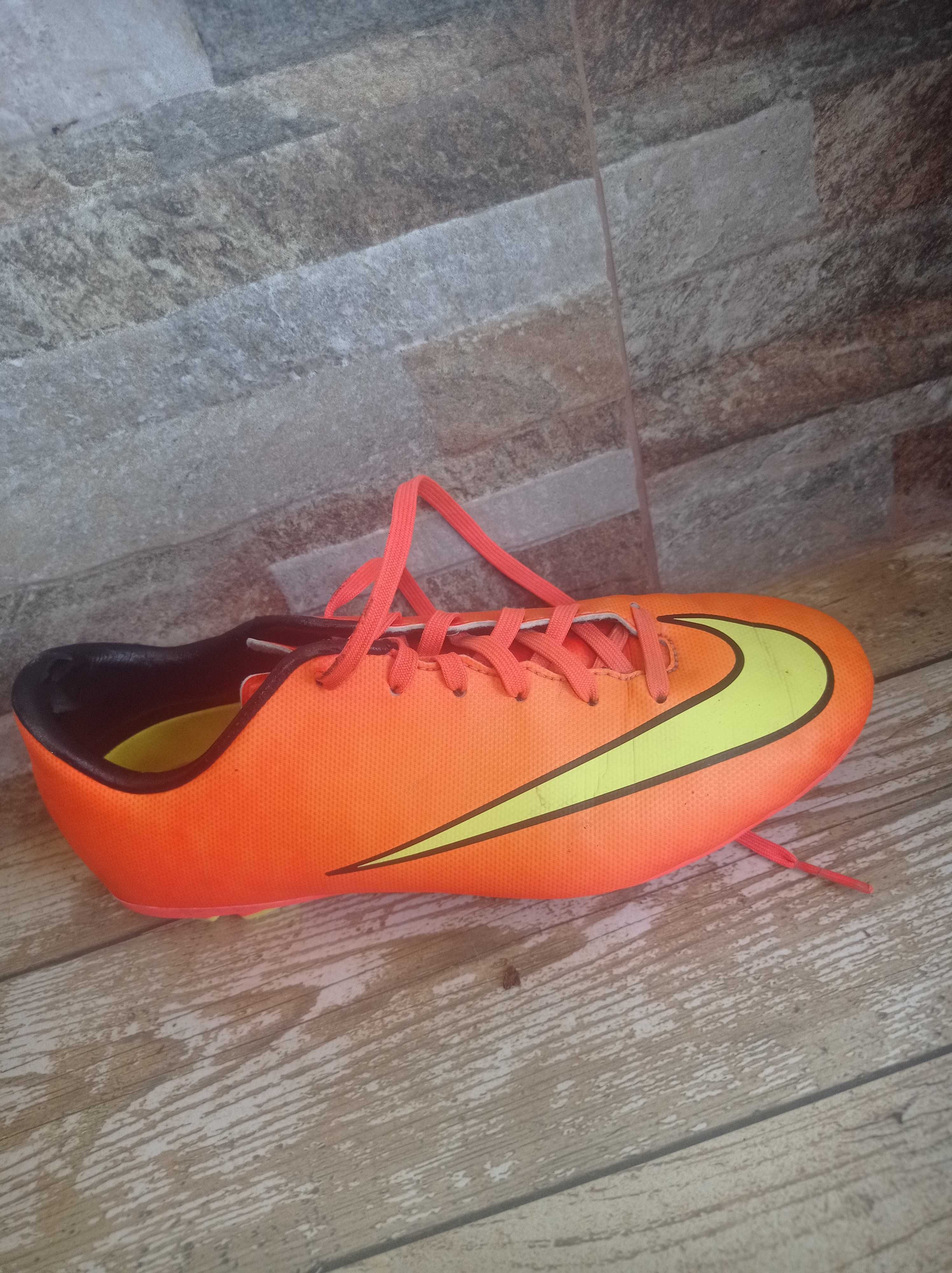 Футболни бутонки Nike Mercurial