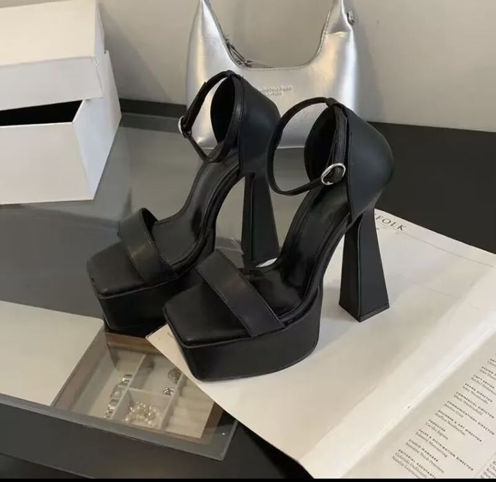 Босоножки черный