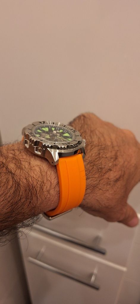 Ceas automatic. Nou.
