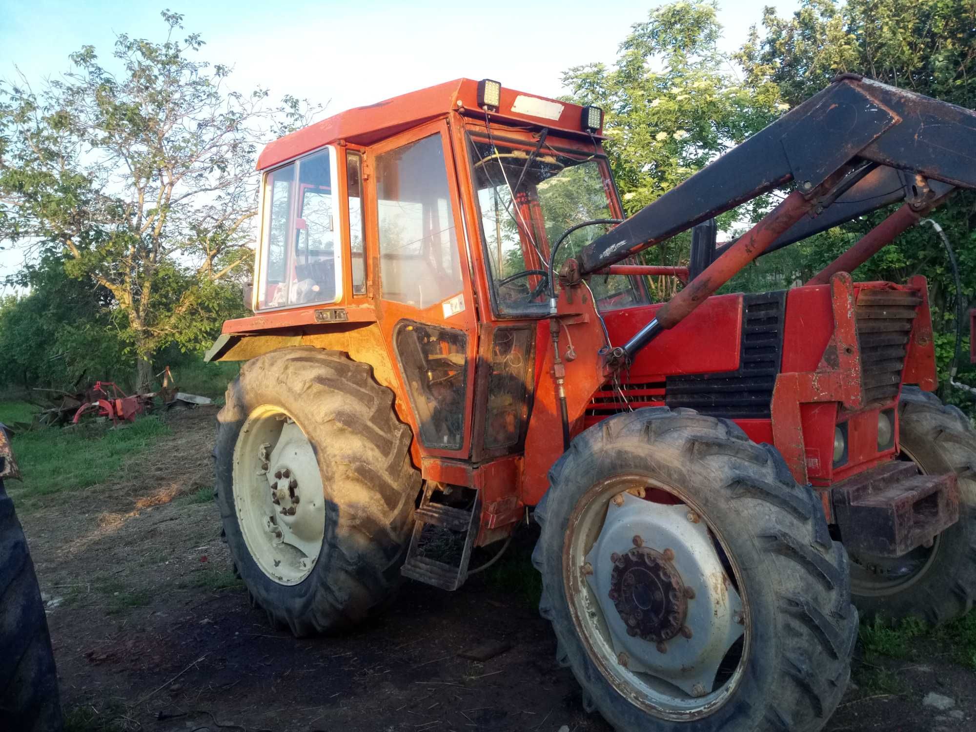 Vând tractor fiat 680 dt 4x4, cu încărcător frontal și plug reversibil