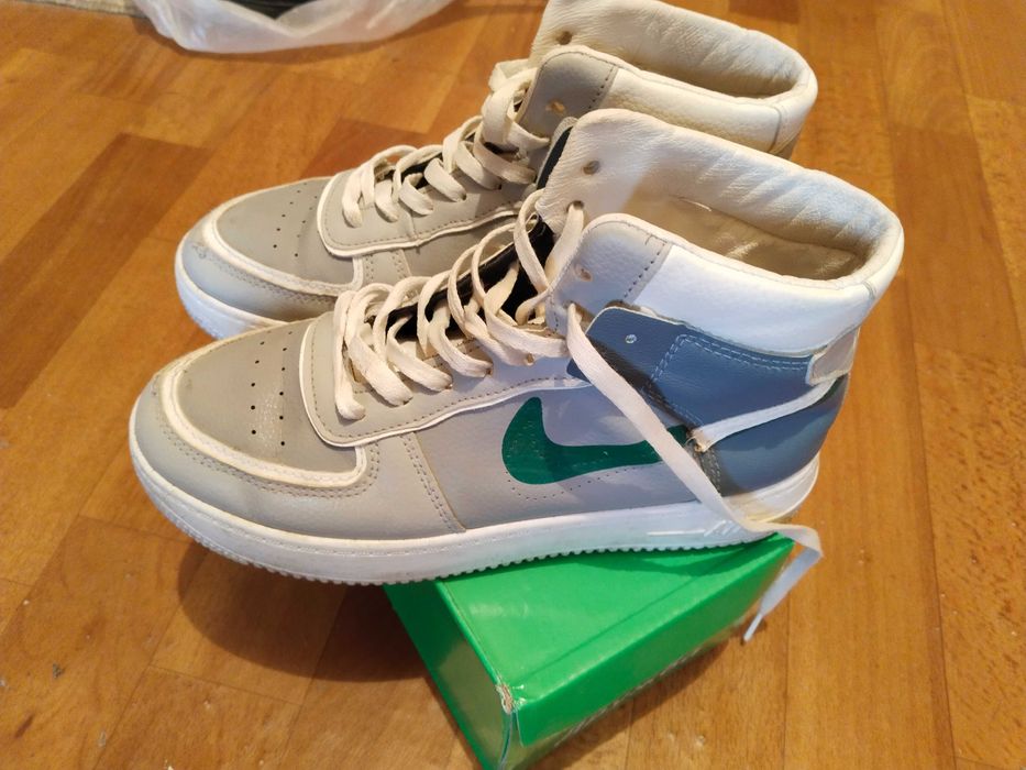 Продам кроссовки Nike