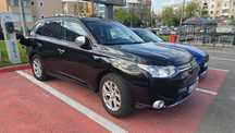 Mitsubishi Outlander Pilot automat adaptiv, FCM, tapiterie din piele, trapa electrica