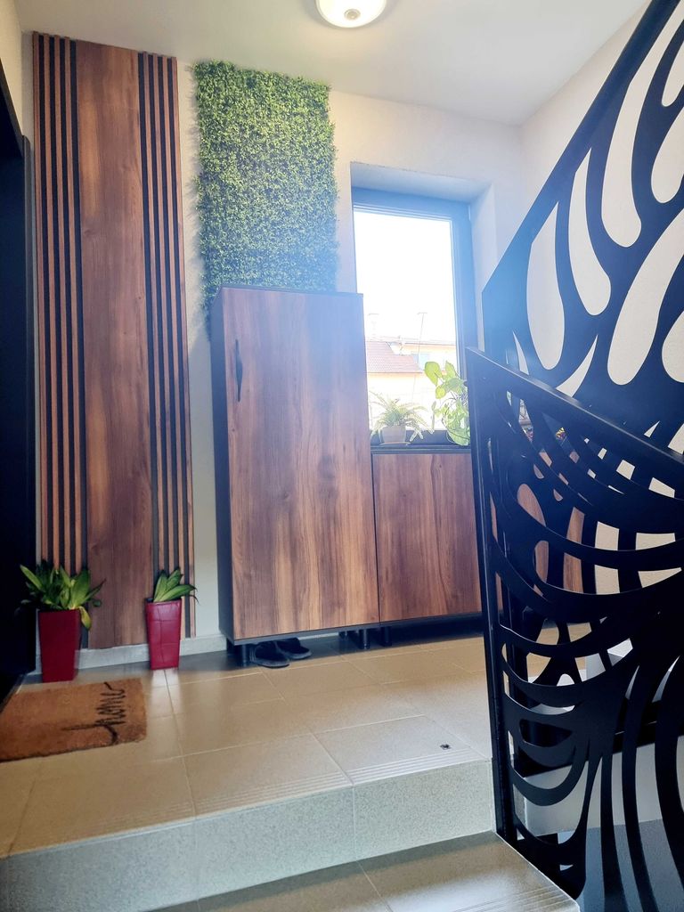 Дава се под наем Тристаен апартамент в Варна, Виница - 120 кв.м за 867 € - Снимка #1