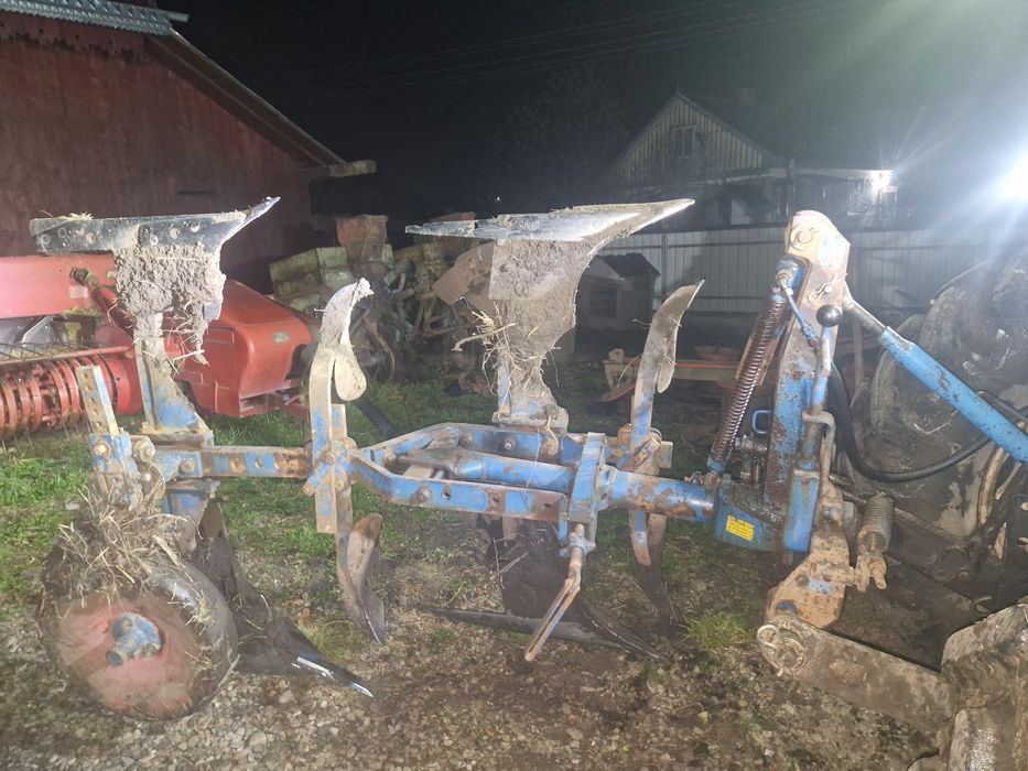 Vând plug reversibil