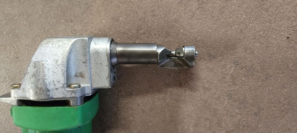 Нагер за рязане на ламарина Hitachi CN 16 SA