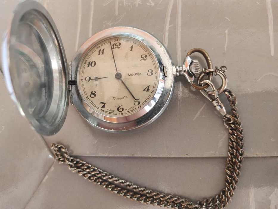 Продам карманные часы Molnija (СССР)