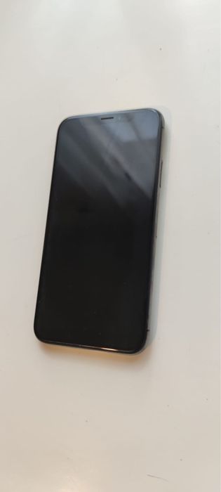 Vand iphone X  64gb   pentru PIESE fara zgarieturi