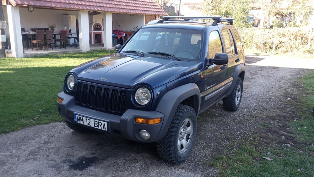 Vând Jeep Cherokee kj 2,5
