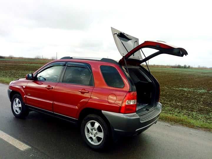 Vând Kia Sportage din anul 2007, este bătrână, dar încă mai merge!