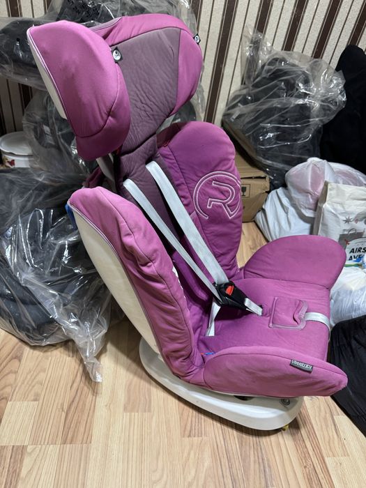 Автокресло с рождения до 12 лет, имеет сидячее и лежачее