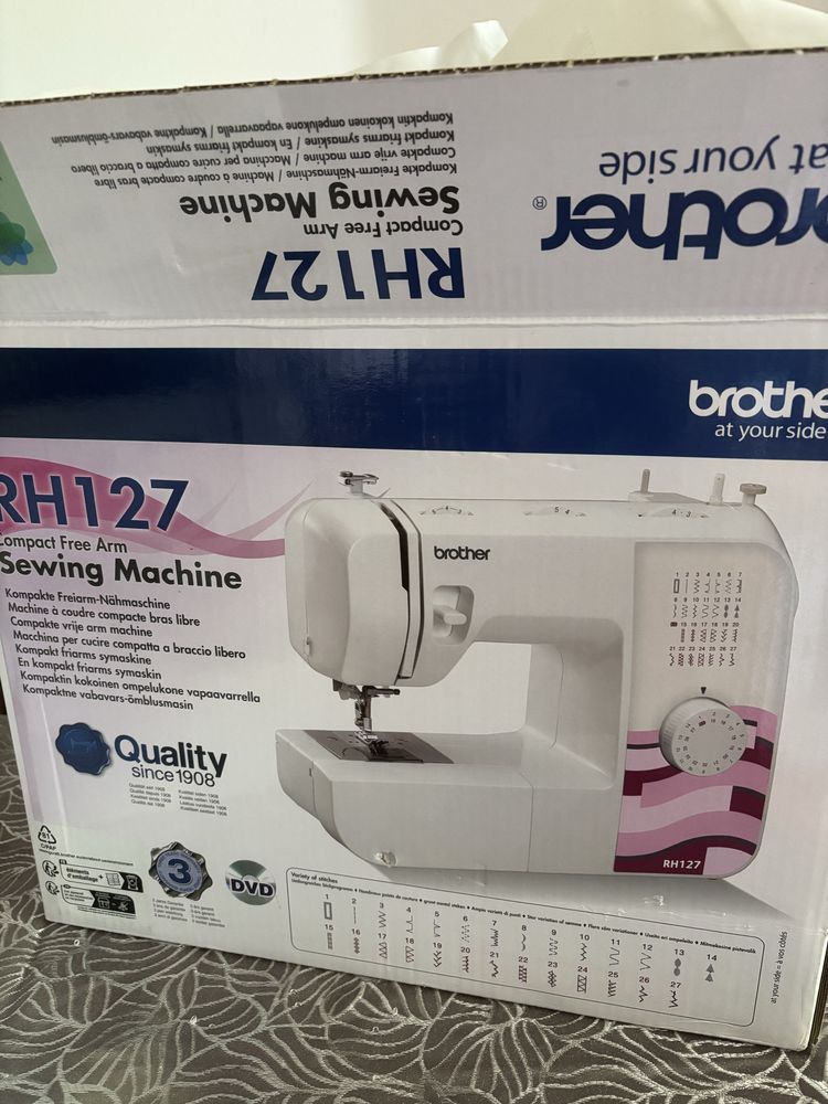 Mașină de cusut complet echipată BROTHER RH127