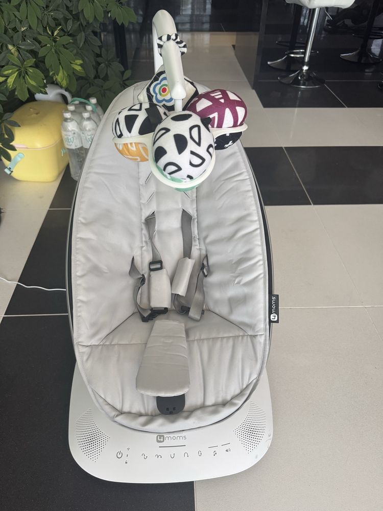 Продавам люлка шезлонг MamaRoo 5.0