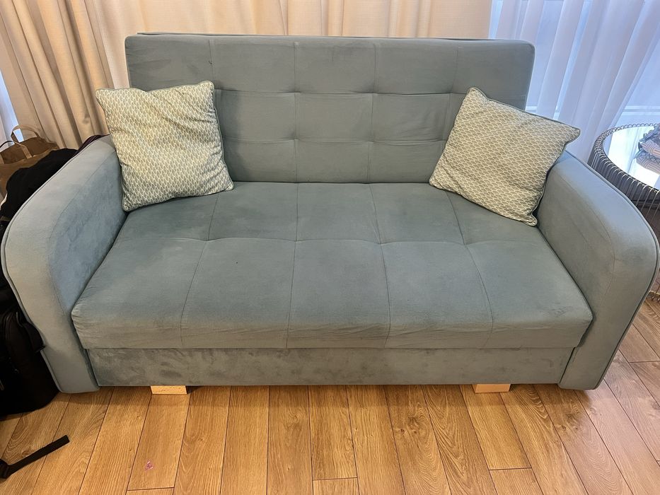 Двуместен разтегателен диван
