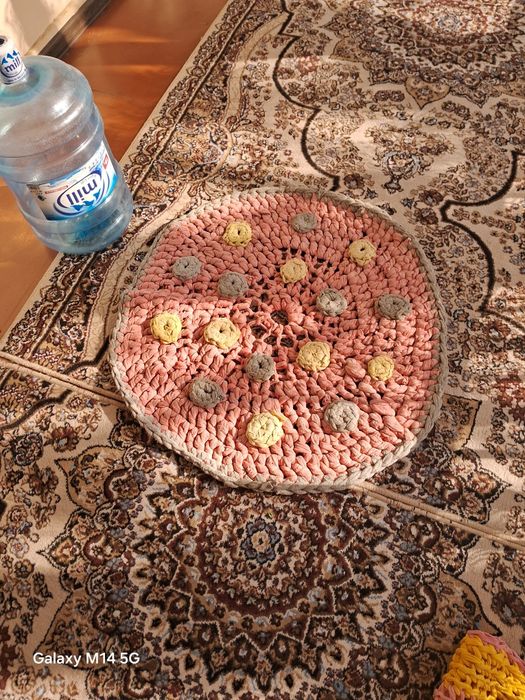 Вязанные коврики из пряжи