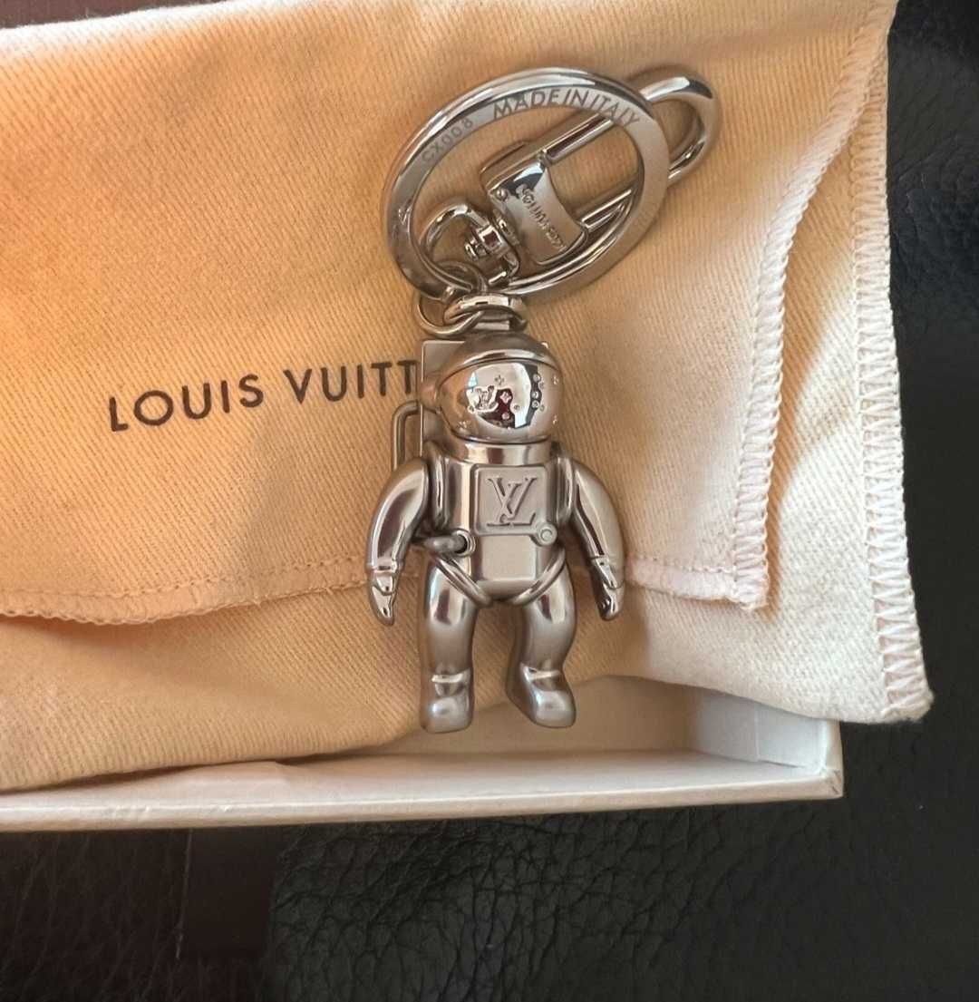 Breloc original Louis Vuitton, nou in cutie, pret fix