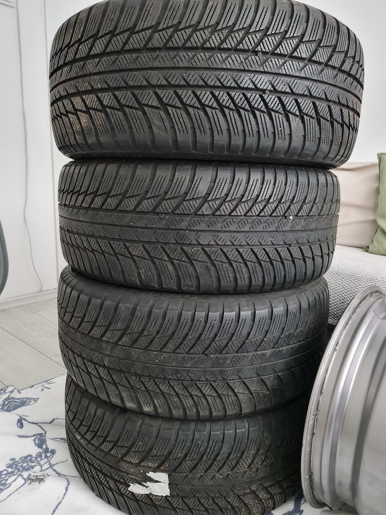 Bridgestone Blizzak 225/50/R17 Xdrive