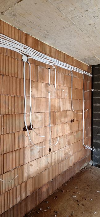 Електротехник.Електро услуги.Цялостно изграждане на ел.инсталация за