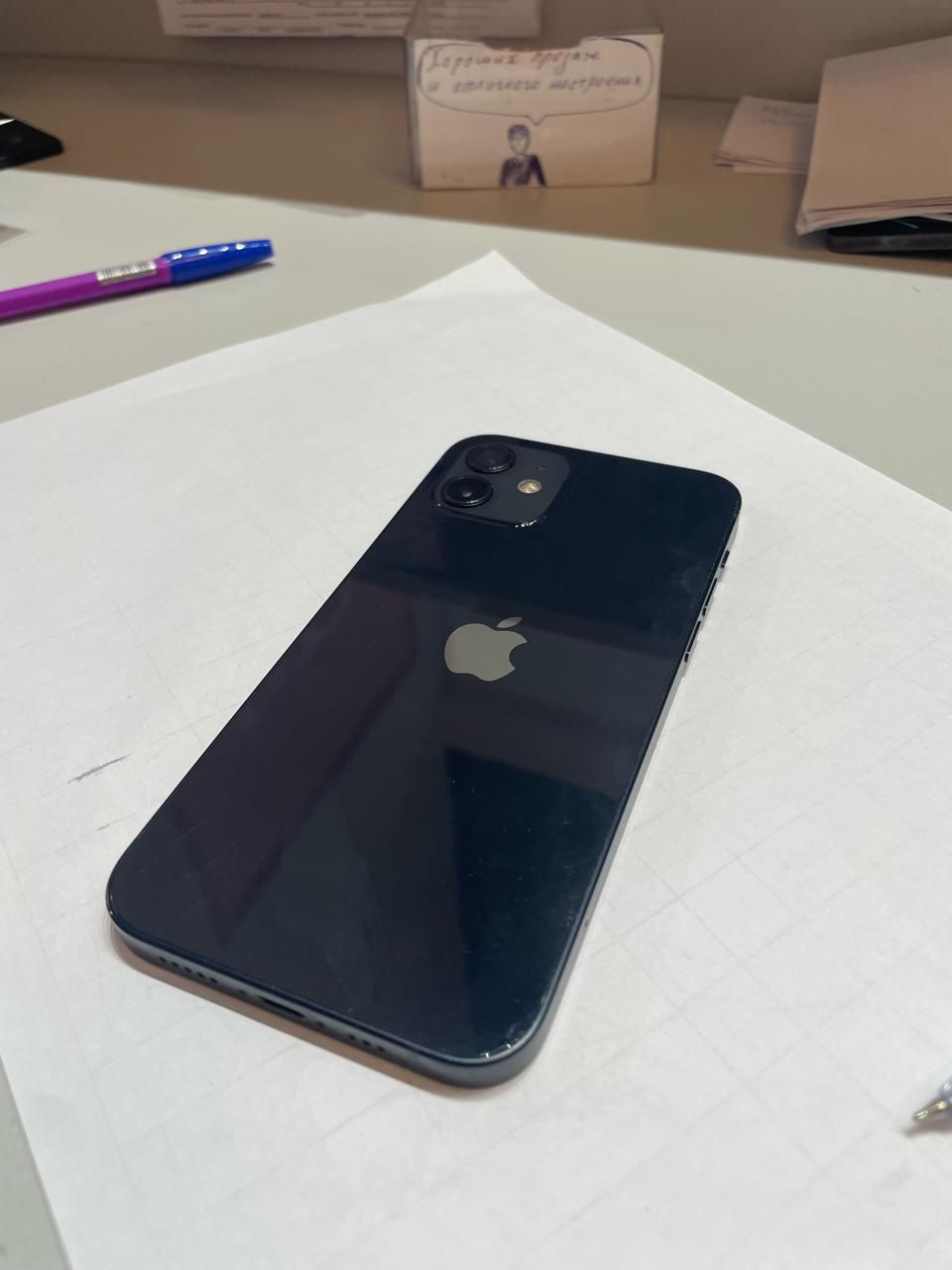 iPhone 12 . 128 гб памяти . Акб по факту 90%