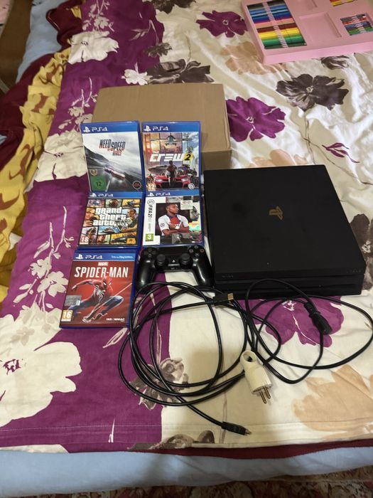 Ps 4 pro 5 jocuri o maneta un cablu hdmi un cablu de alimentare