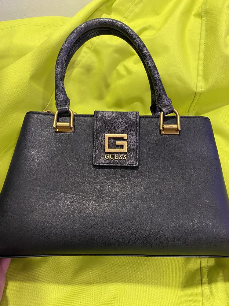 Дамска чанта Guess