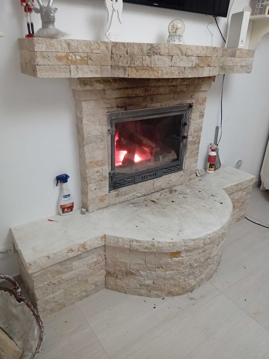 Focar semineu pe lemne