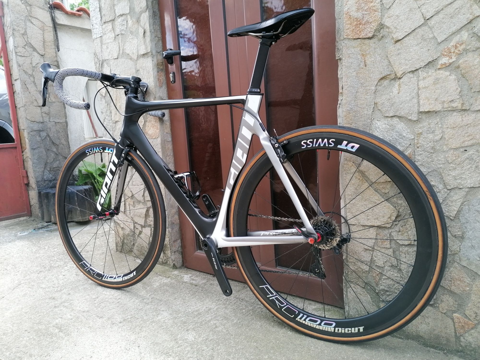 Шосеен GIANT Carbon, Shimano 105, скорости 2 * 11